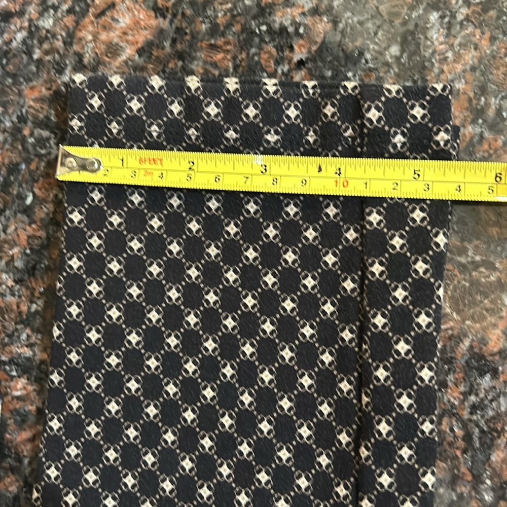 Stylish Black and White Patterned Women's Cropped Pants - Picture 9 of 9